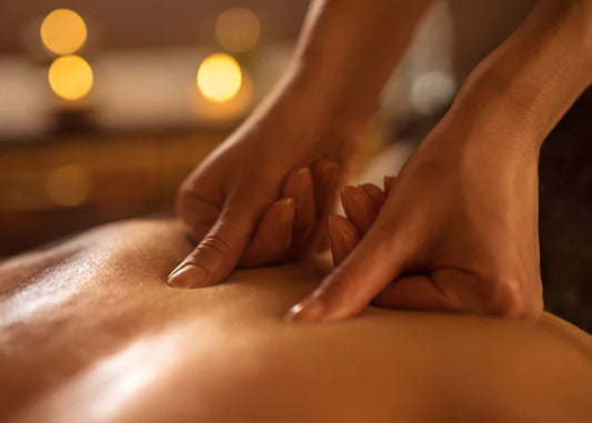 Balilainen hierontaa